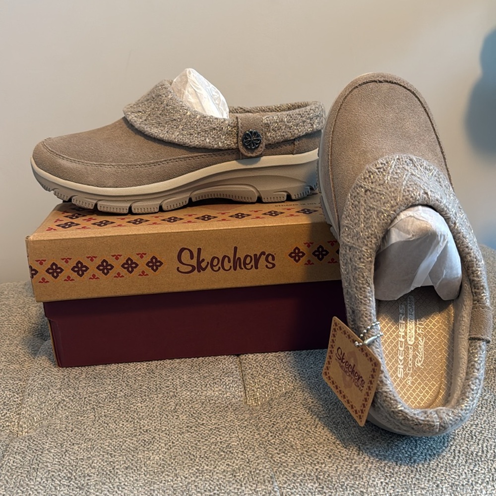 NWT women’s Sketchers size 8 water repellent Taupe memory foam slip ons